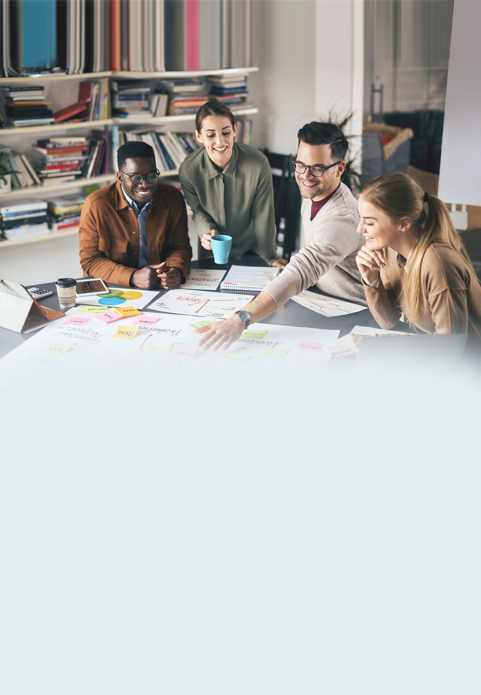 Equipa a planear uma estratégia para um projeto.