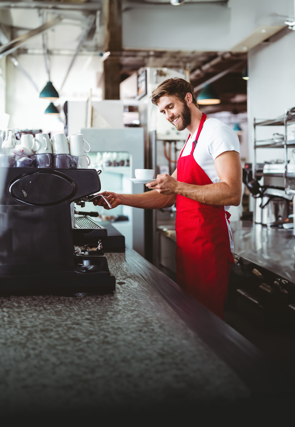 Senhor a tirar um café