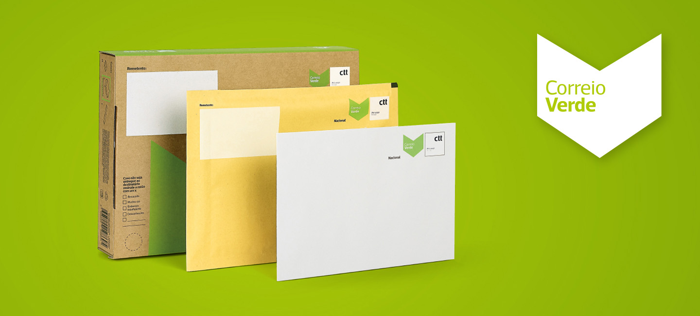 Diferentes envelopes de correio verde.