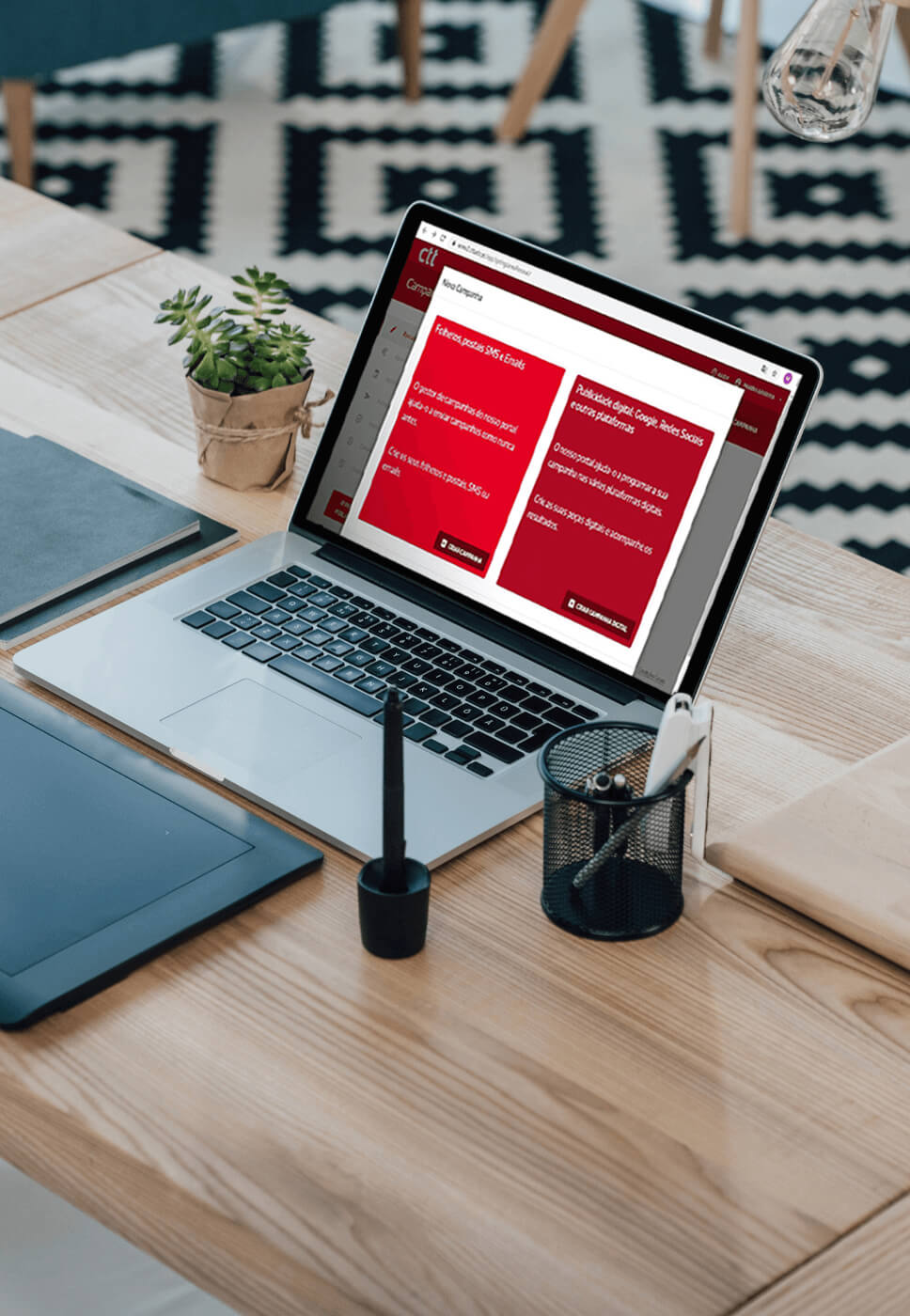 Portal dos CTT aberto num computador.