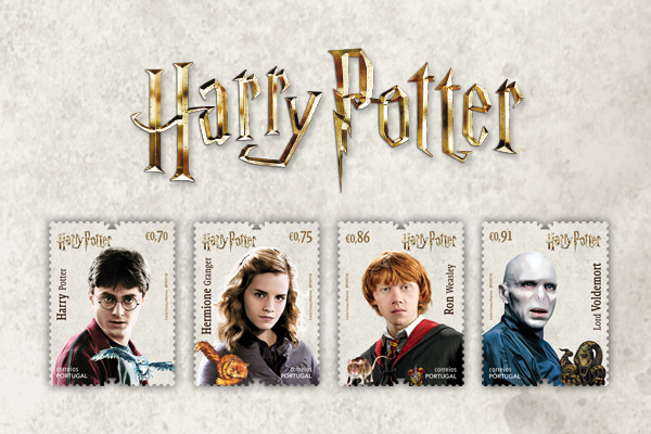 Quatro selos de Harry Potter com Harry, Hermione, Ron e Voldemort.