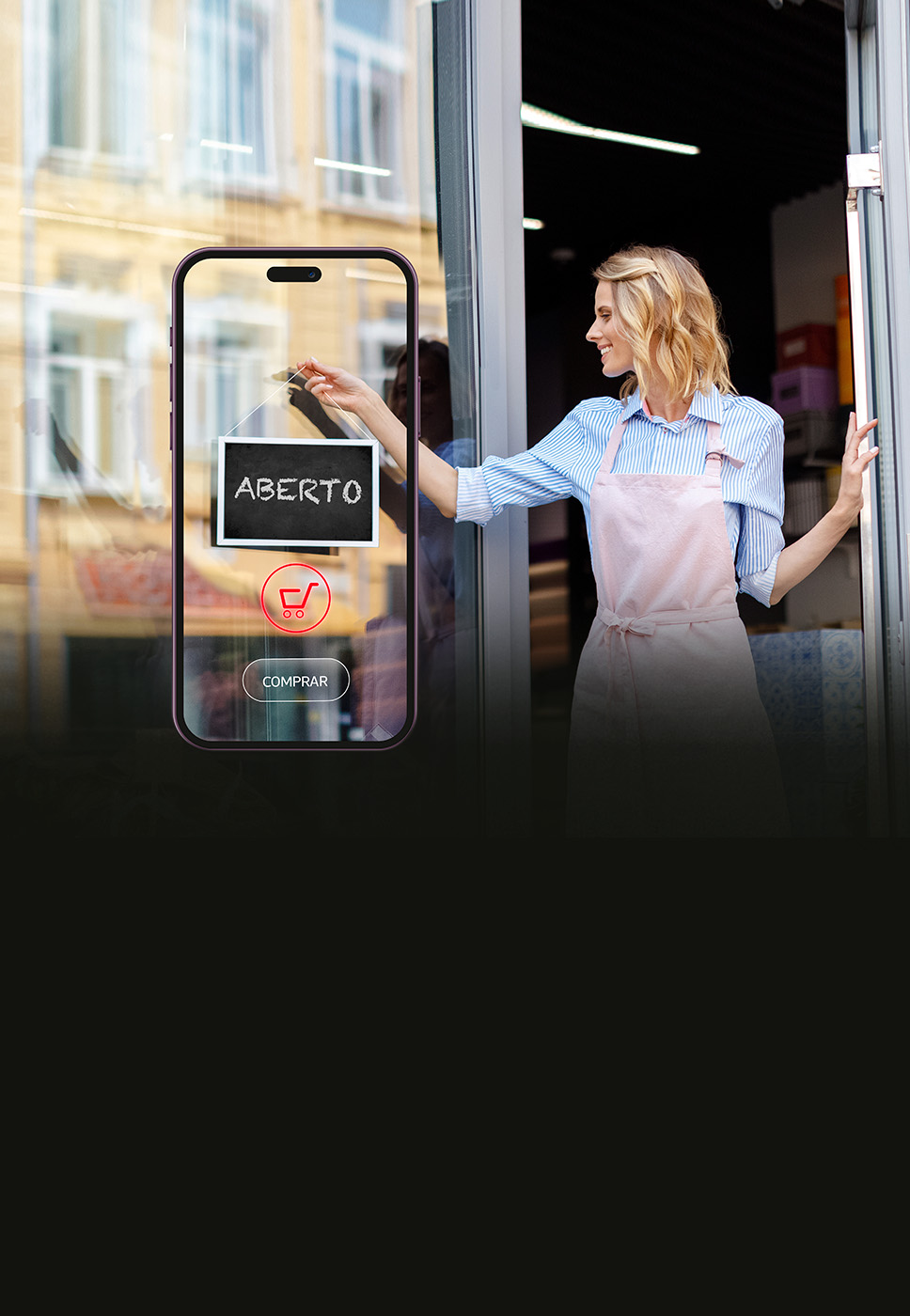 Senhora a abrir a sua loja.