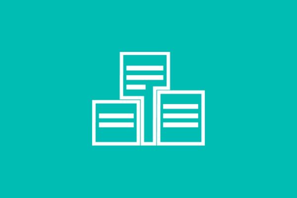 Encomendas empilhadas ou caixas organizadas